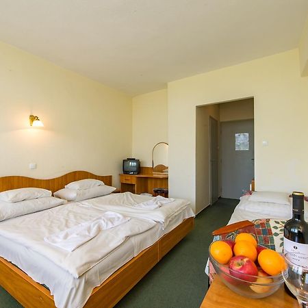 Hotel Nostra Шиофок Экстерьер фото