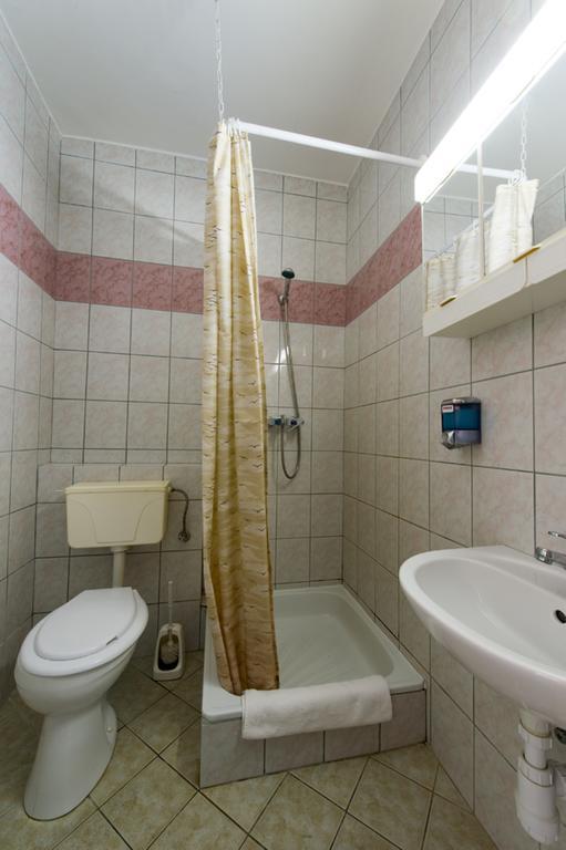 Hotel Nostra Шиофок Экстерьер фото