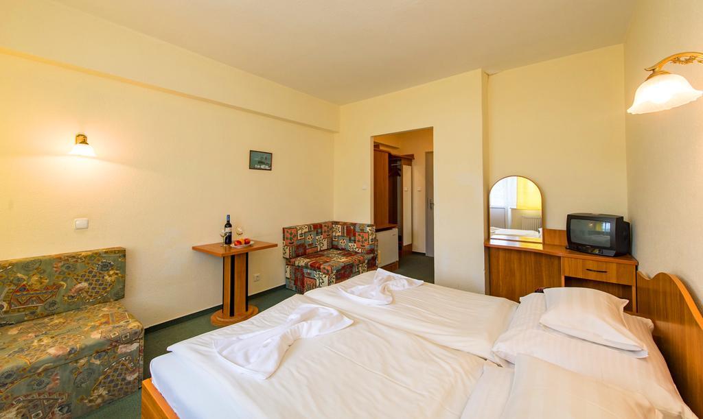 Hotel Nostra Шиофок Экстерьер фото