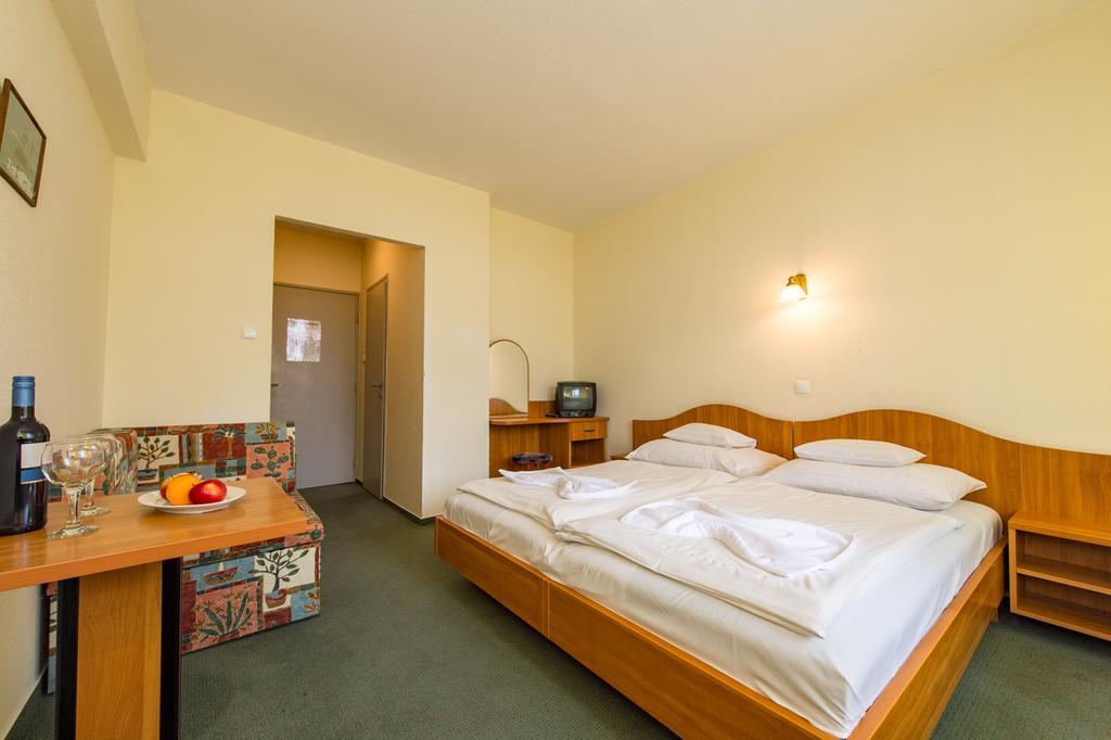 Hotel Nostra Шиофок Экстерьер фото
