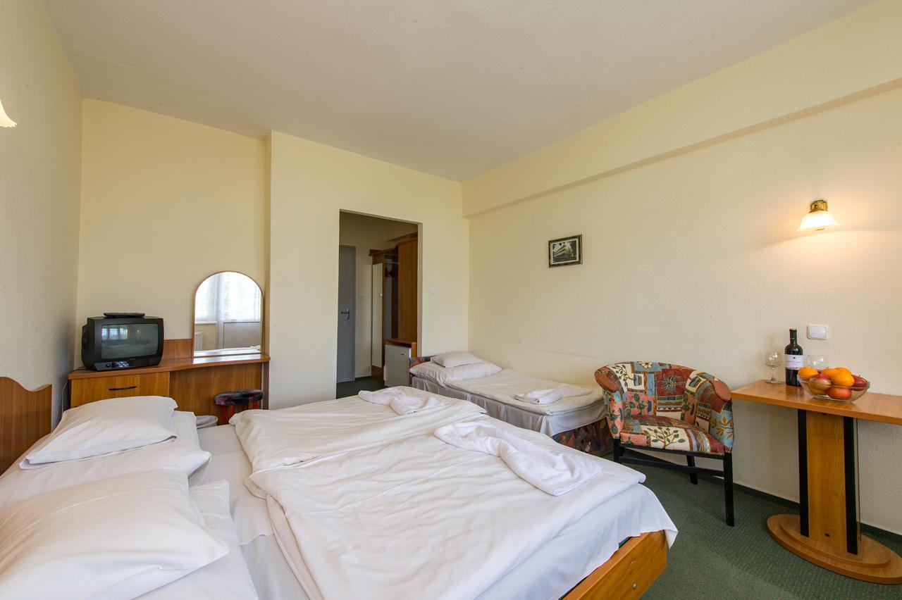Hotel Nostra Шиофок Экстерьер фото