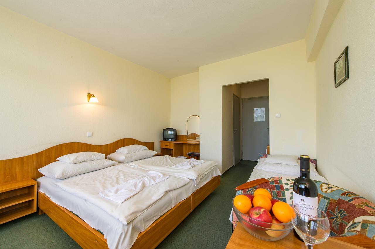 Hotel Nostra Шиофок Экстерьер фото