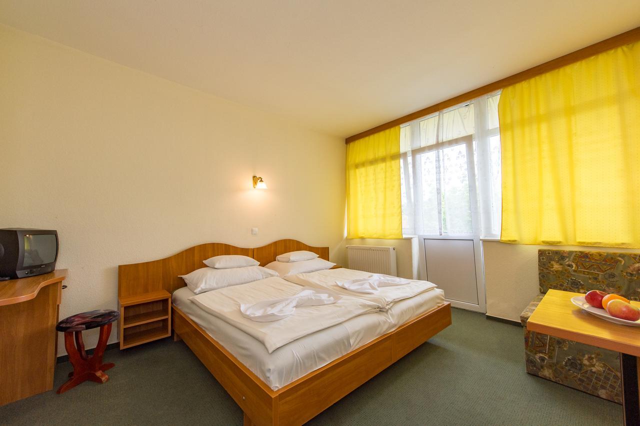 Hotel Nostra Шиофок Экстерьер фото