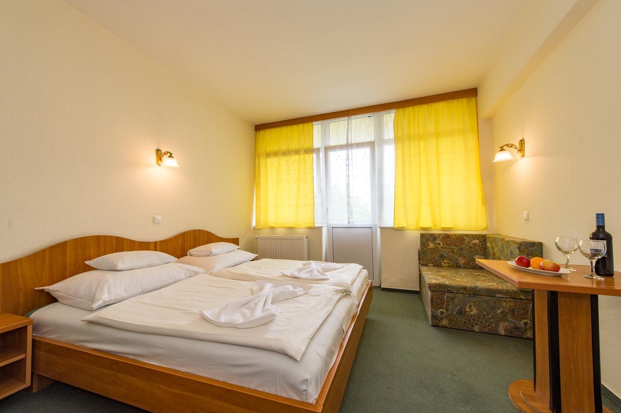 Hotel Nostra Шиофок Экстерьер фото
