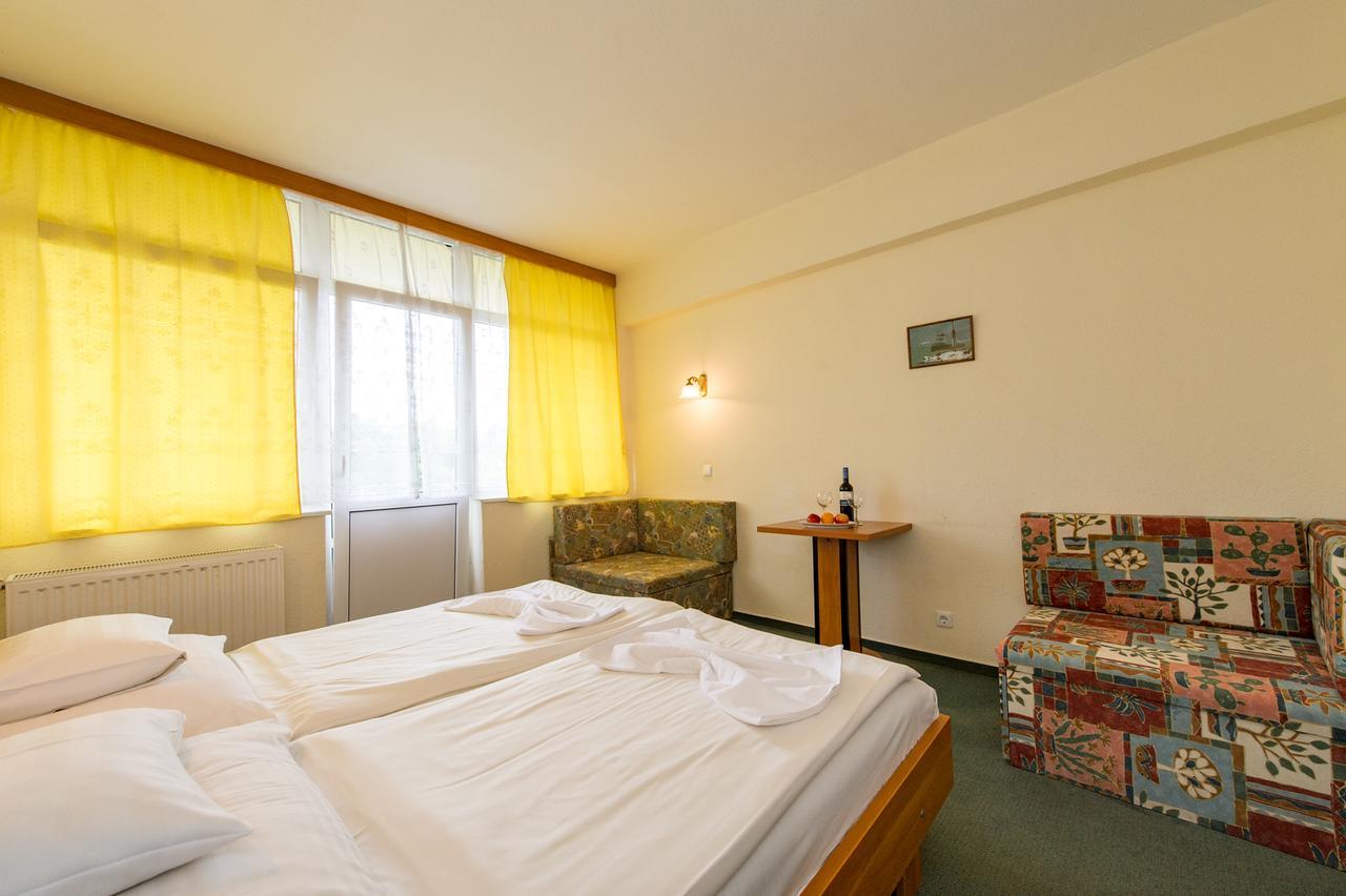 Hotel Nostra Шиофок Экстерьер фото